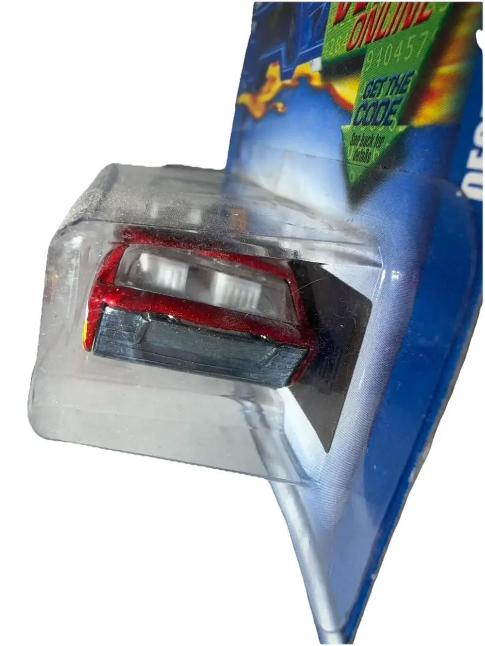 Hot Wheels 2002: Collector #122 - Deora - Red w/White Surfboards